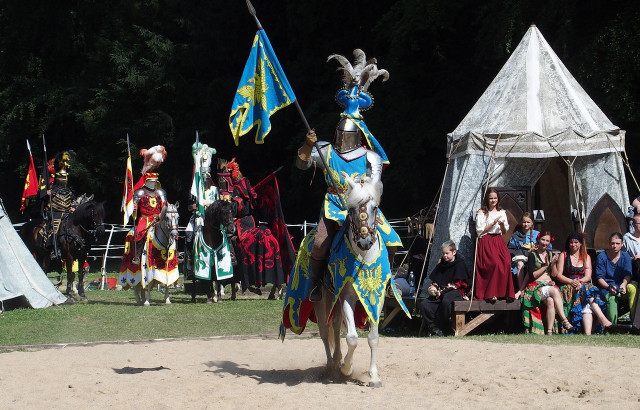 knight-1506878-1280-560
